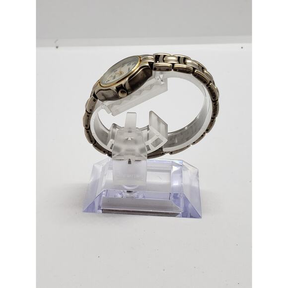 Women's Carriage by Timex watch. Indiglo. Water resistant, 30M - Picture 3 of 8